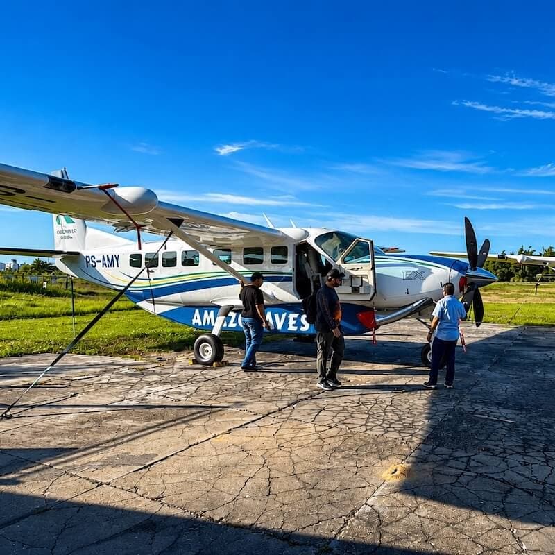Private fly in access to Pinima Lodge